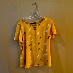 Apt. 9 short sleeved top size L. With cut outs on shoulders and back